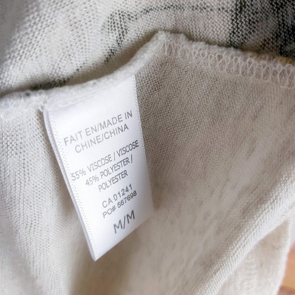 𝅺Off shoulder crop top size medium Flowers Print - Picture 6 of 6